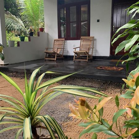 Manju Homestay 锡吉里亚 外观 照片