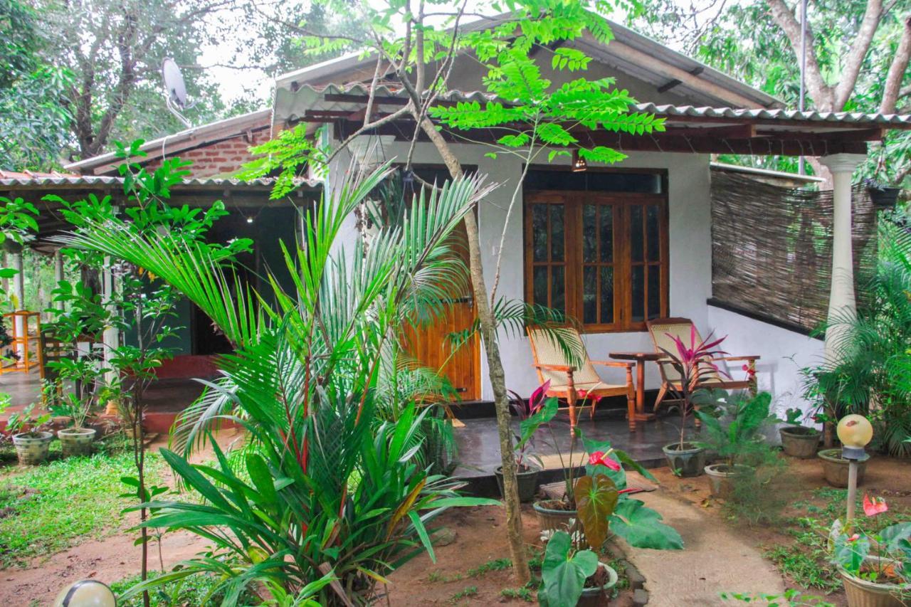 Manju Homestay 锡吉里亚 外观 照片